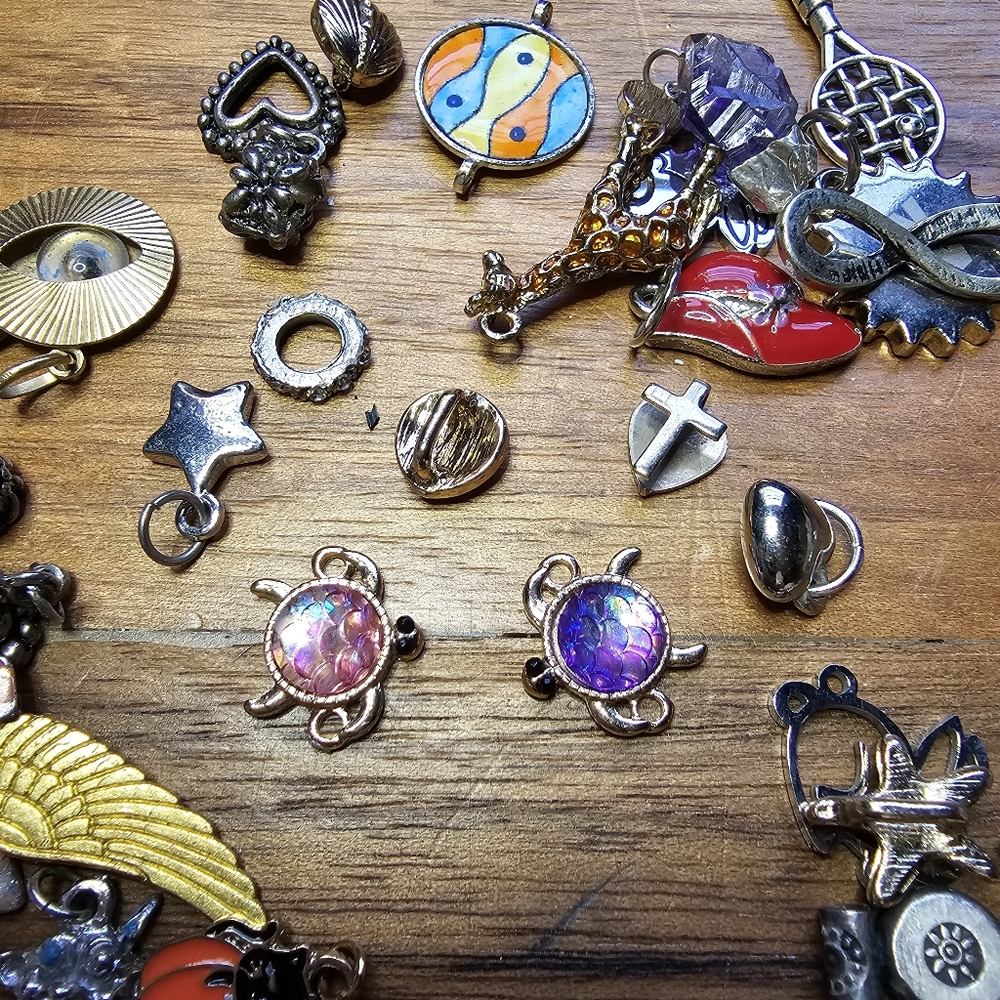 Small Pendants And Charms Lot For Necklaces Or Bracelets Jewelry Making Crafting - Picture 11 of 14